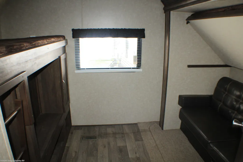 2018 Forest River Vibe 313BHS, Photos photo 18