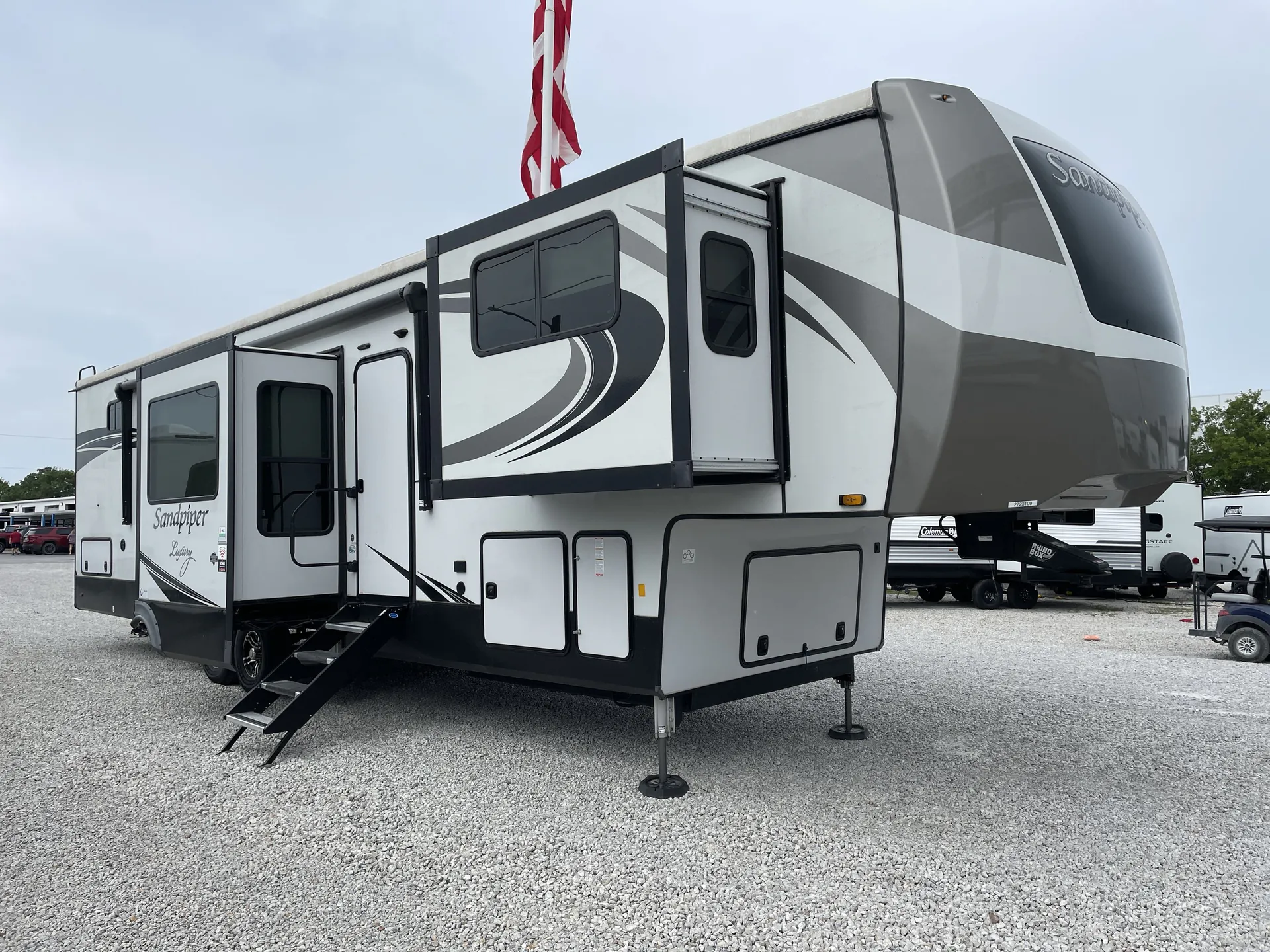 2022 Forest River Sandpiper 391FLRB - Photo 2