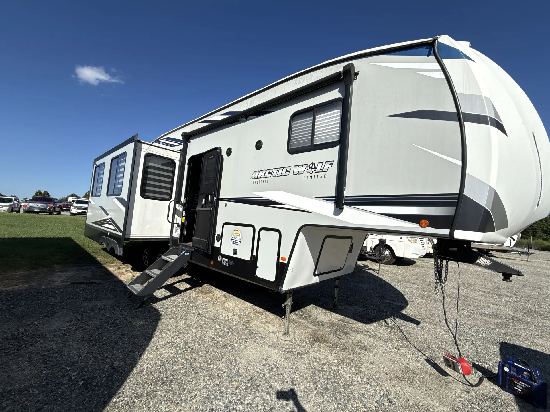 2022 Forest River Cherokee Arctic Wolf 291RL — campside