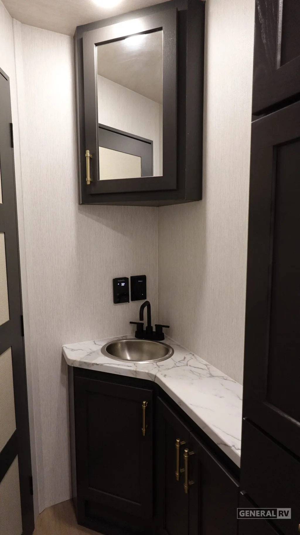 2027 NeXus RV Maximus 34MX, Photos photo 27