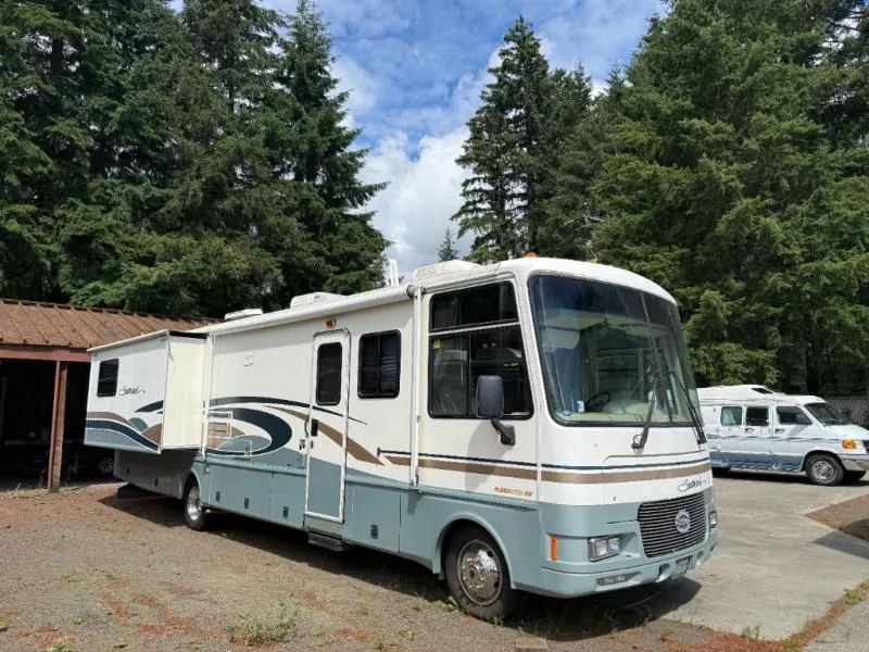 2001 Fleetwood RV Southwind 35R - Main photo