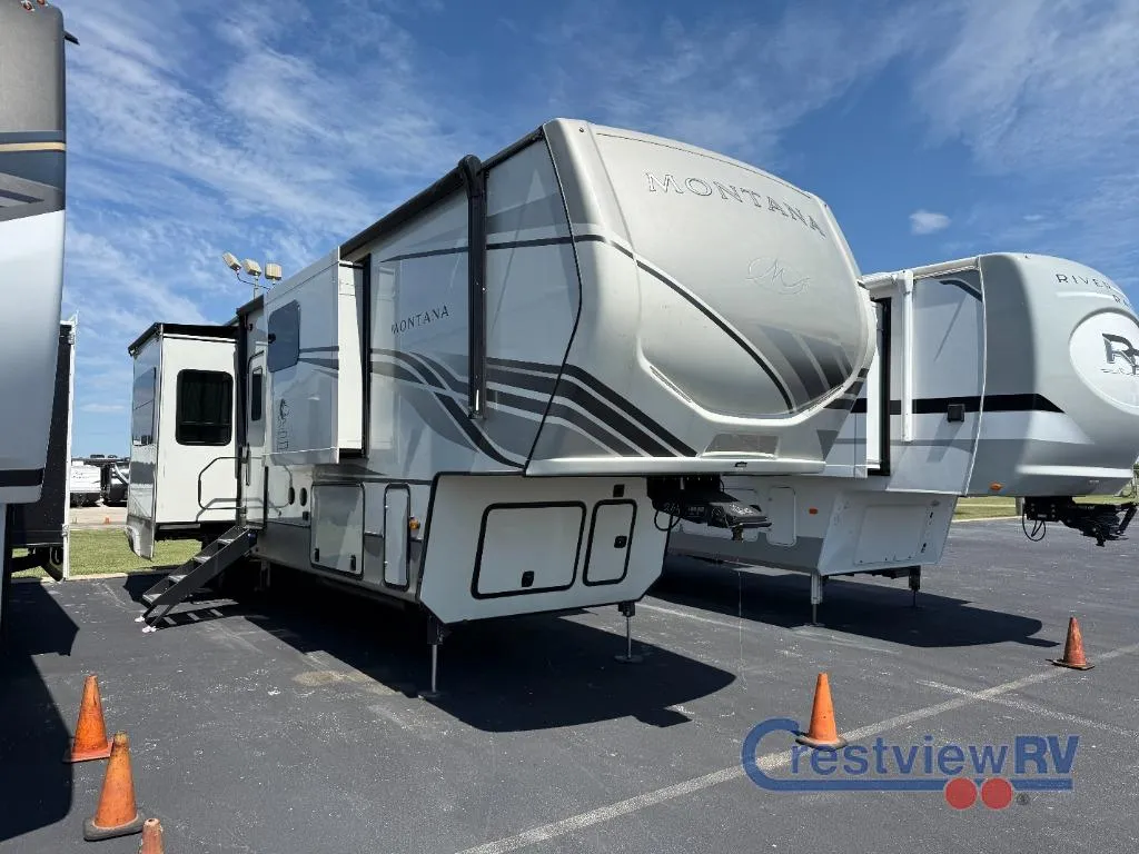 2024 Keystone Montana 3901RK - Photo 2