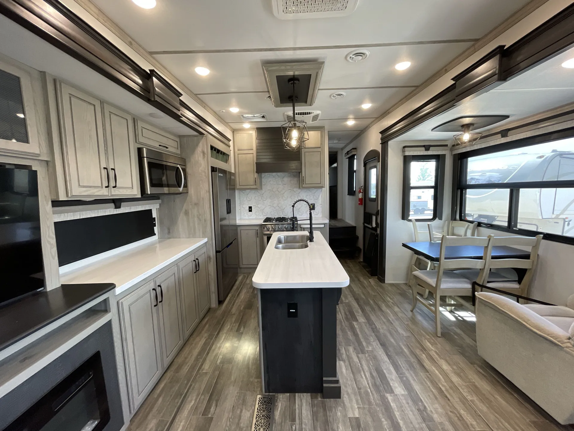 2023 Keystone Alpine 3303CK — living area main