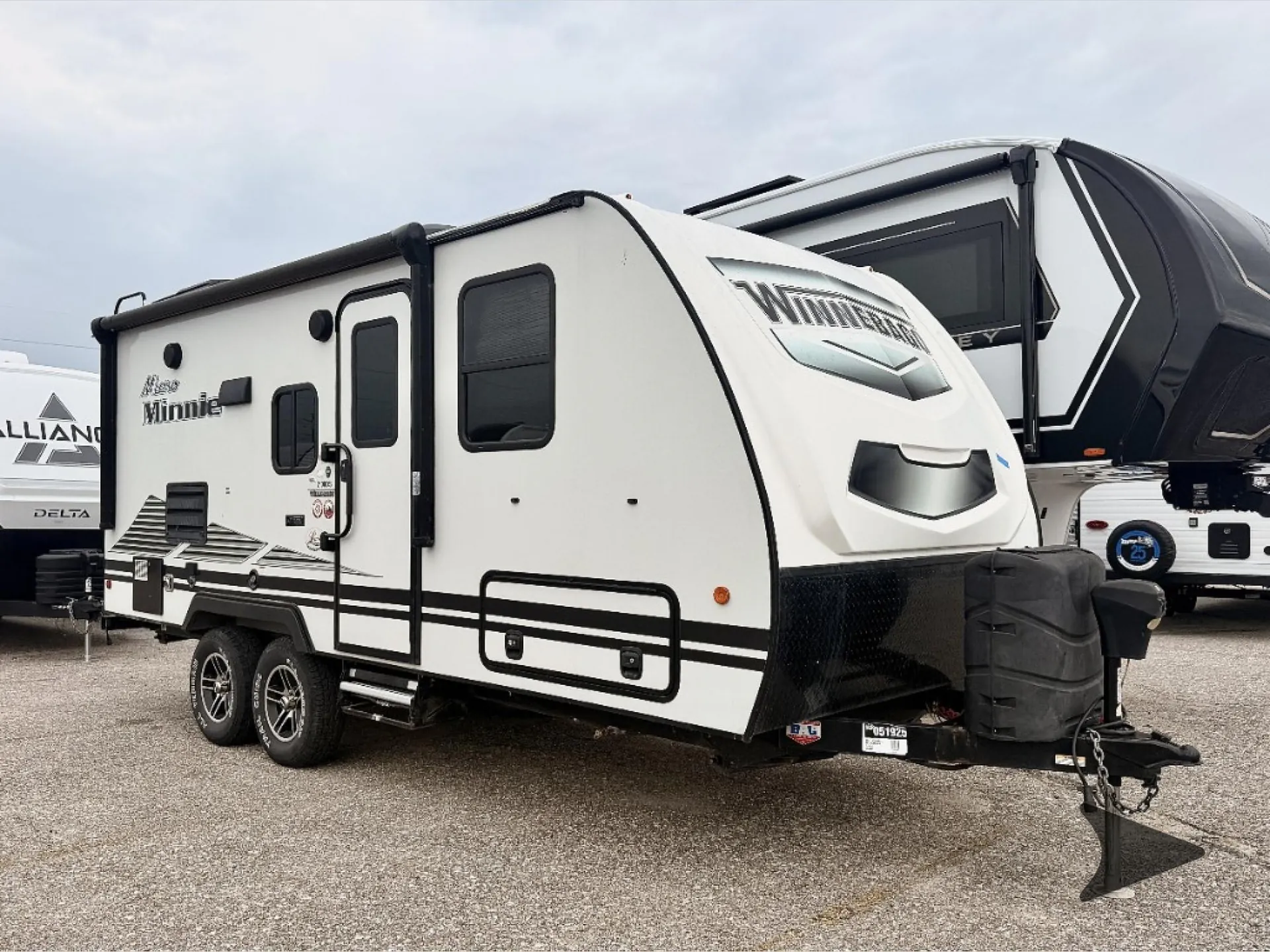 2021 Winnebago Micro Minnie 2108DS - Photo 2