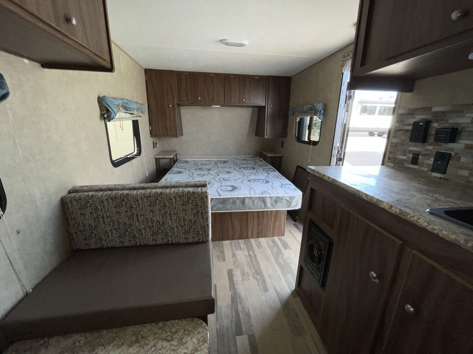 2019 Coachmen Viking Ultra-Lite 17FQS — backside