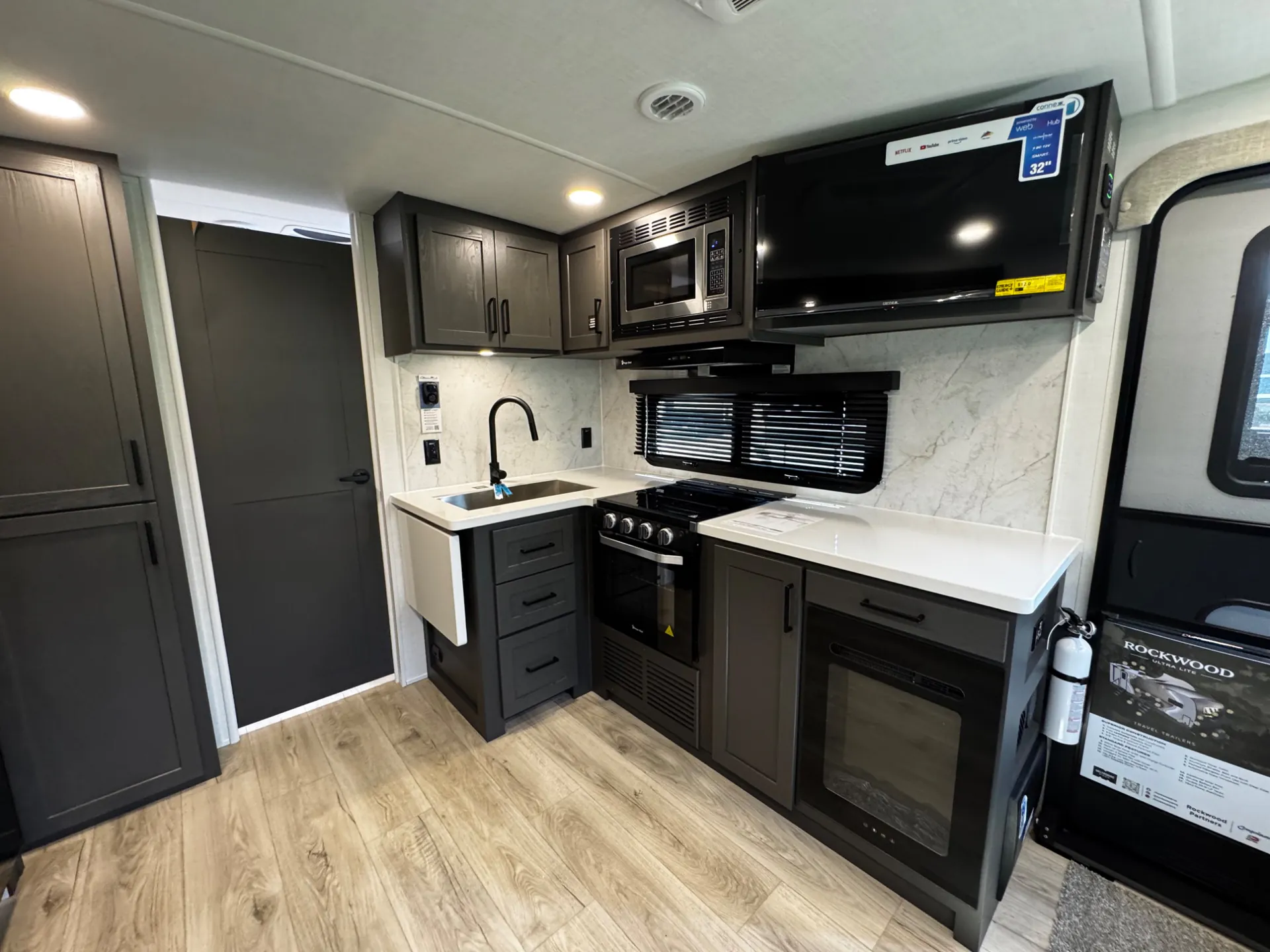 2027 Forest River Rockwood Ultra Lite 2618RD — Photo 5
