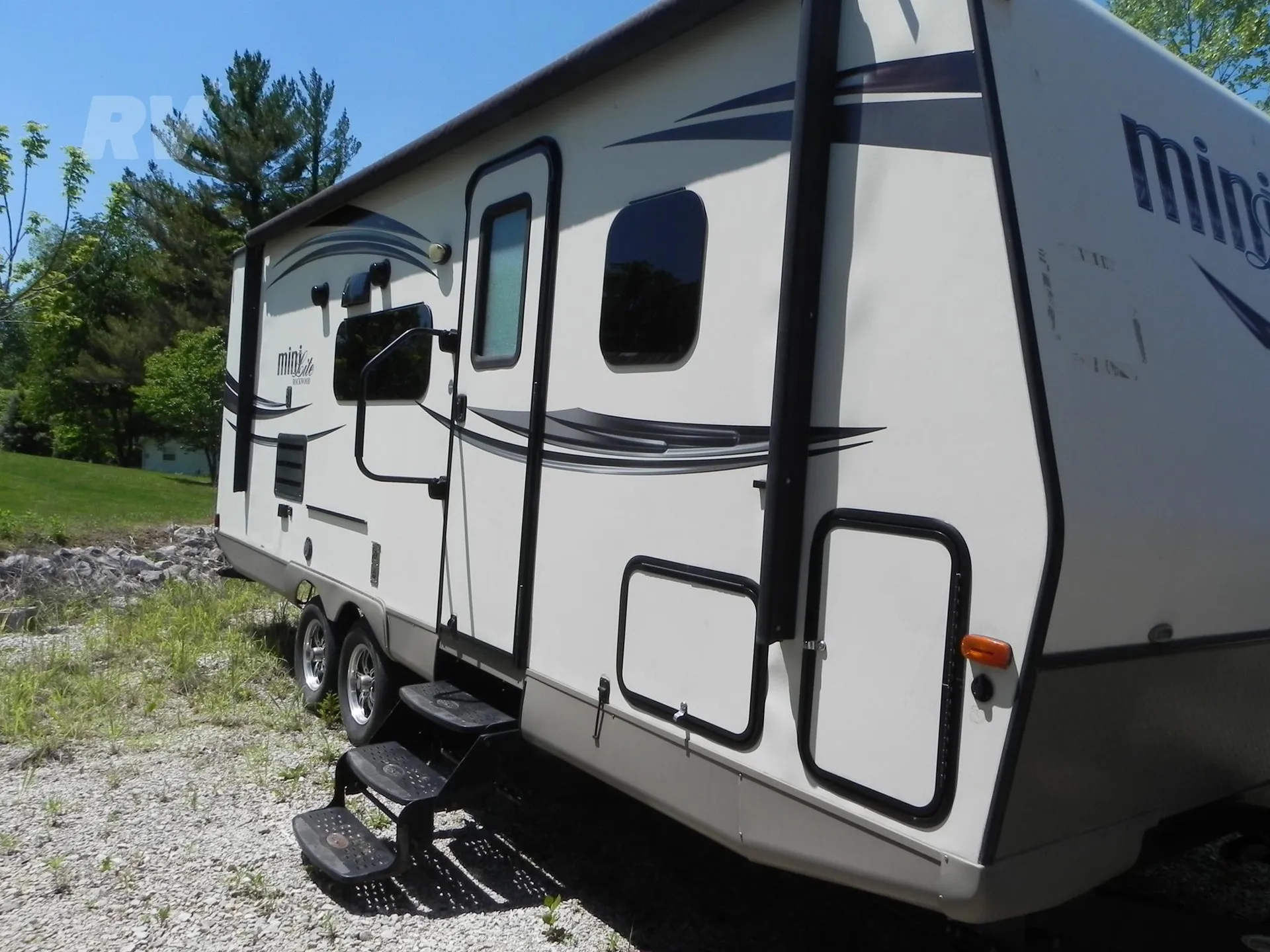 2015 FOREST RIVER ROCKWOOD MINI LITE 2504S - Photo 3