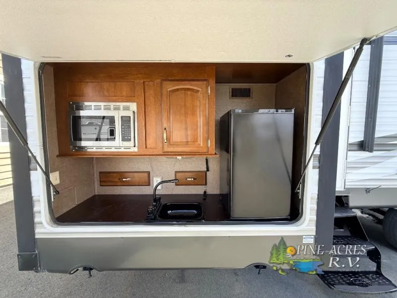 2016 Forest River RV Wildwood DLX 402QBQ - Photo 2