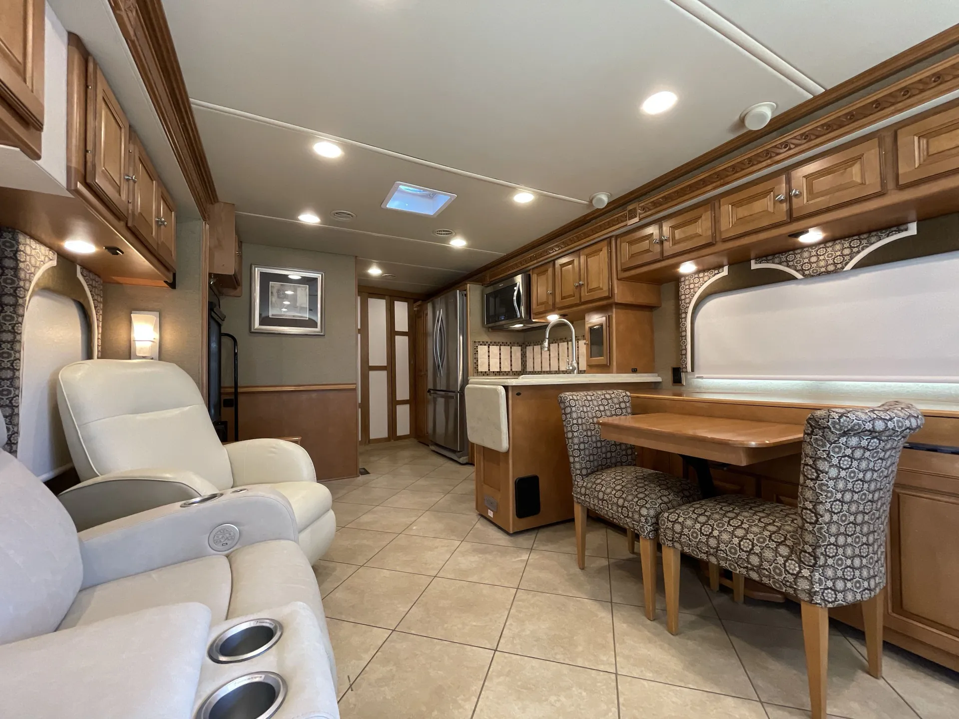 2016 Winnebago Adventurer 37F — living area main