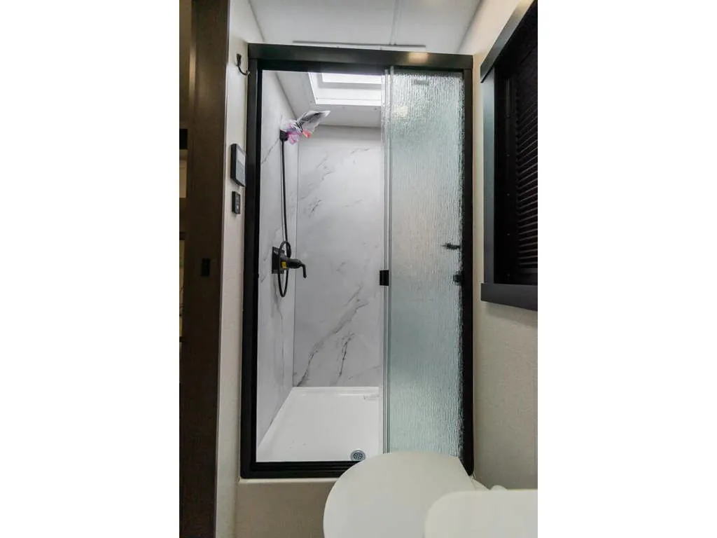 2027 Entegra Coach Accolade 37K, Photos photo 35