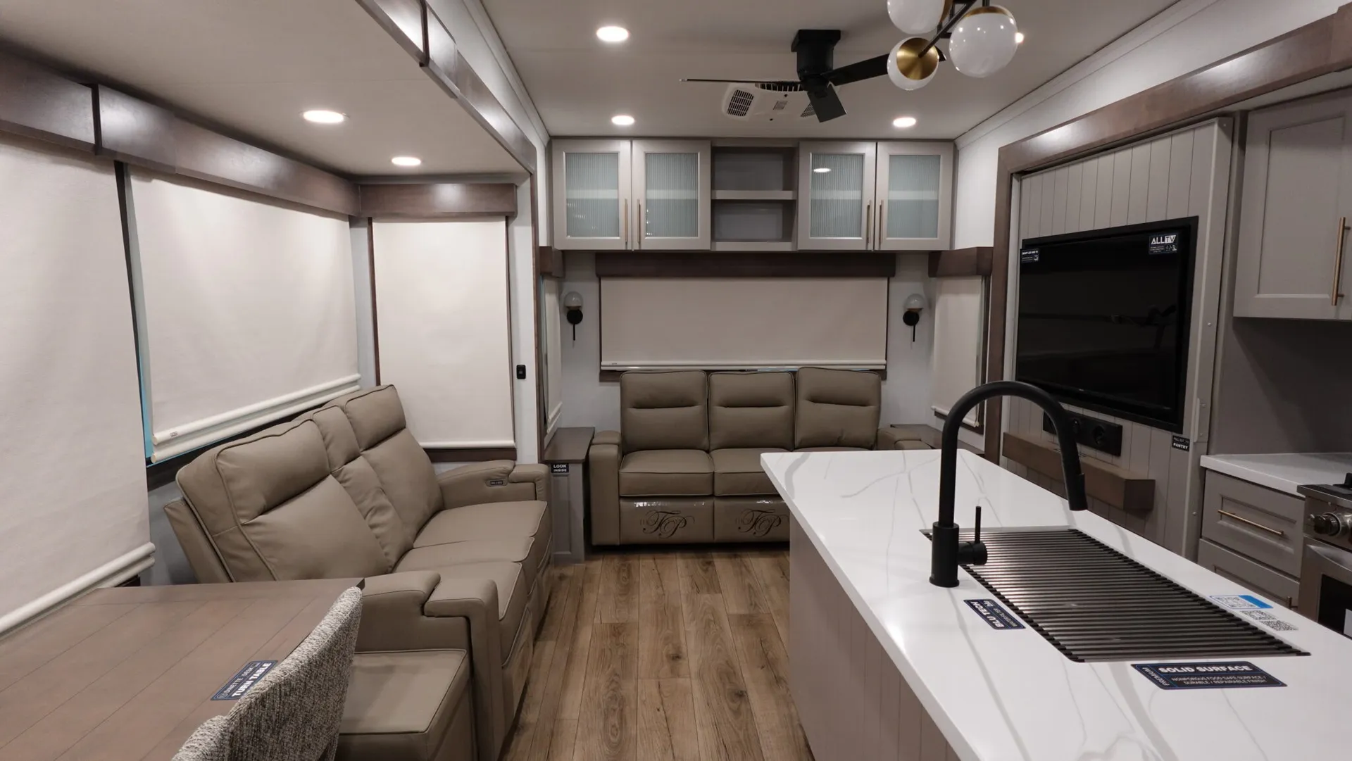 2026 Alliance RV Paradigm 310RL - Photo 3
