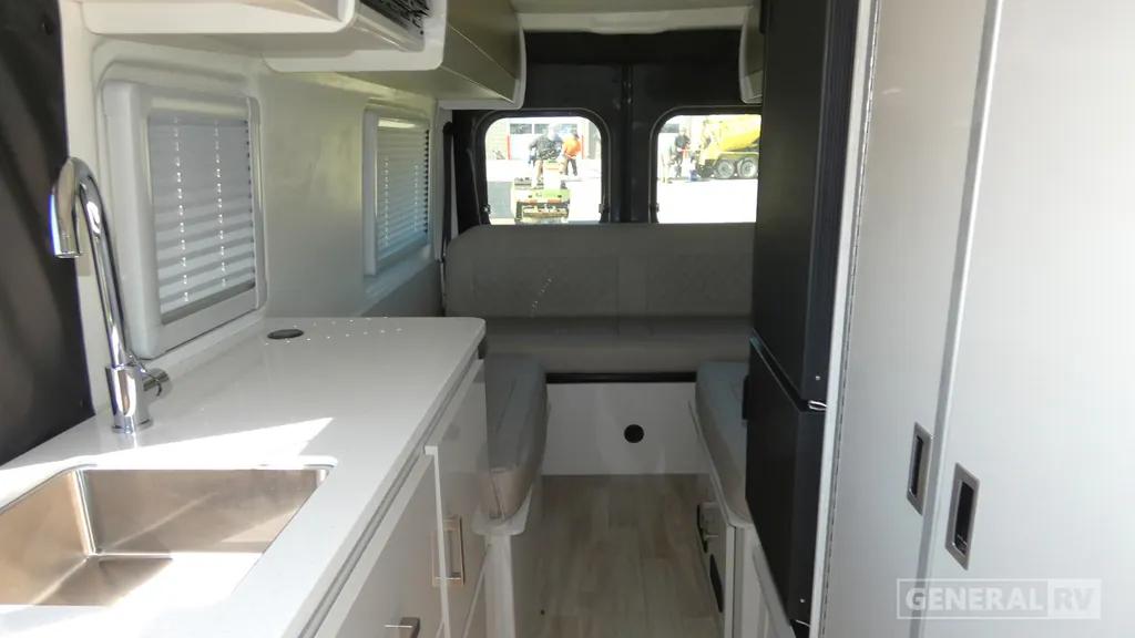 2027 Thor Motor Coach Tellaro 20Y, Photos photo 2