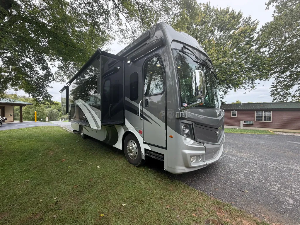 2022 Fleetwood Discovery LXE 36HQ - Photo 4