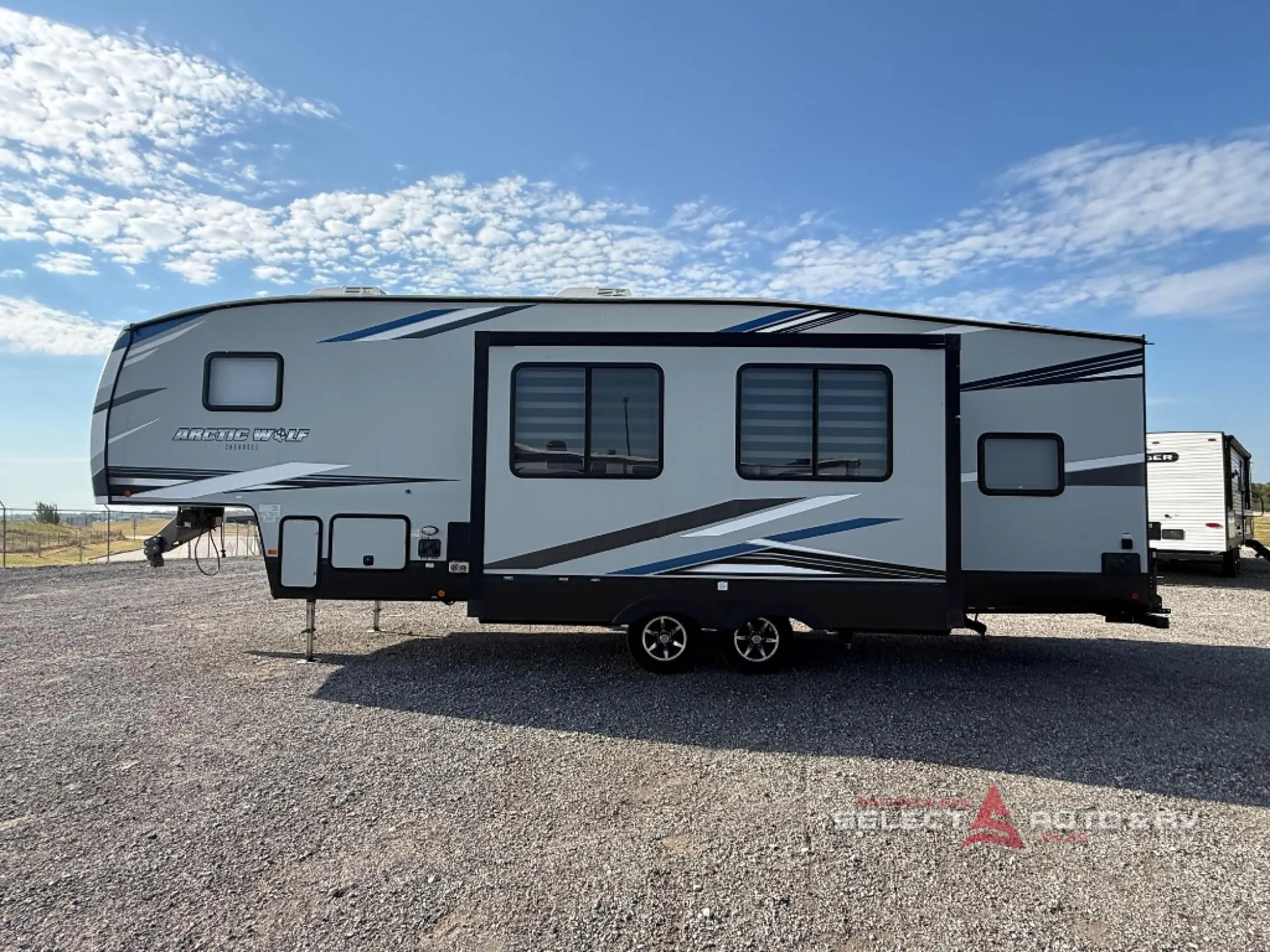 2022 Forest River Cherokee Arctic Wolf 287BH - Photo 3
