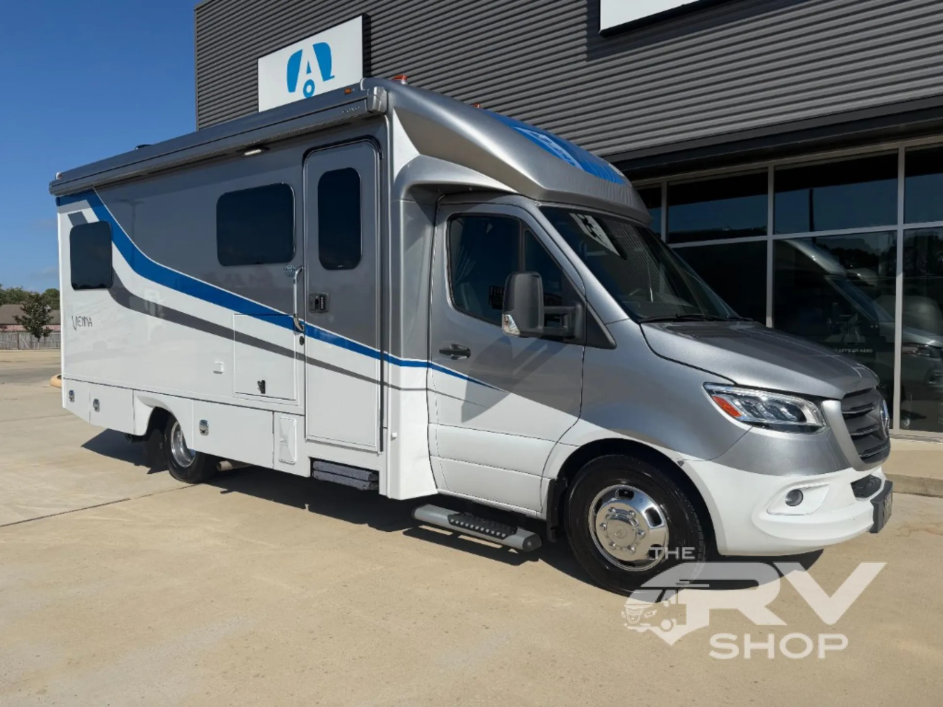 2024 Renegade RV Vienna 25TBN - Photo 2