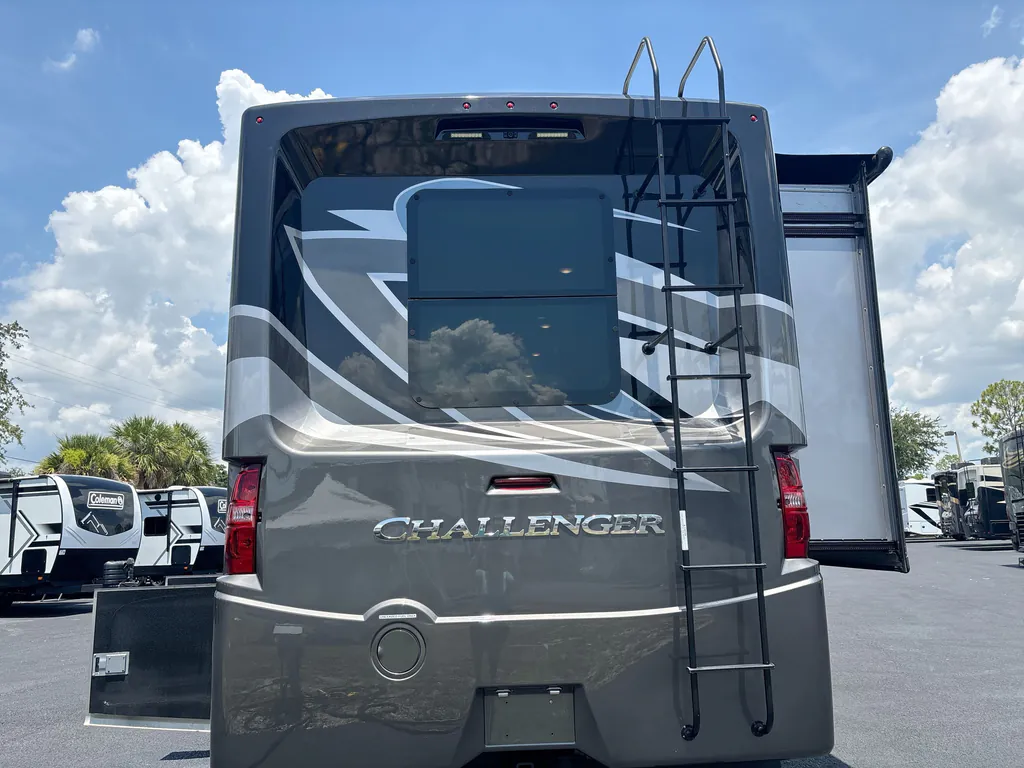 2022 Thor Motor Coach Challenger 35MQ, Photos photo 8