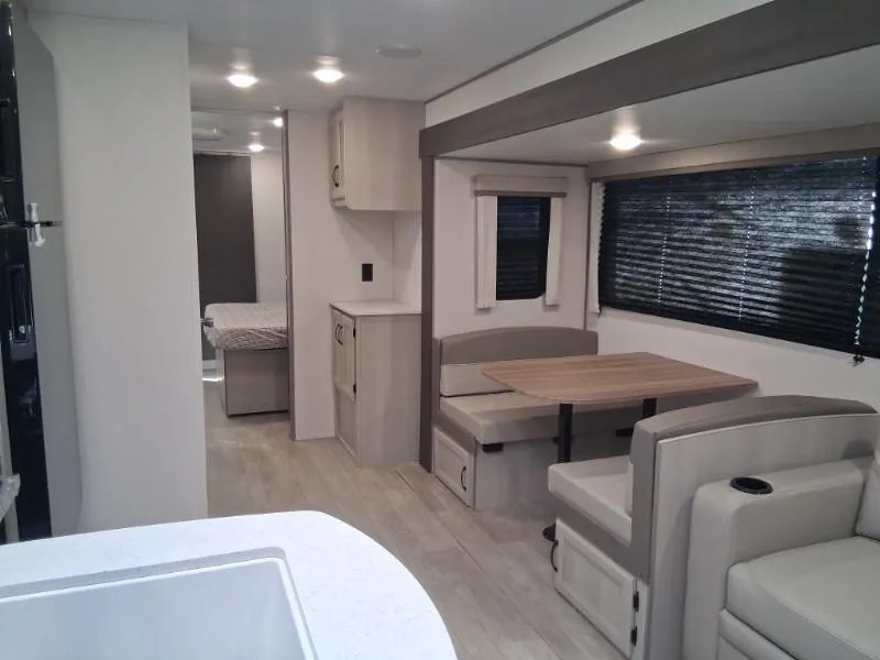 2027 Coachmen Catalina Legacy Edition 333DBDSCK, Photos photo 5