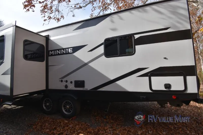 2023 Winnebago Minnie 2832FK - Photo 4