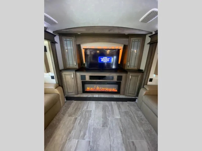 2017 Keystone RV Montana Used    3731 FL - Photo 4