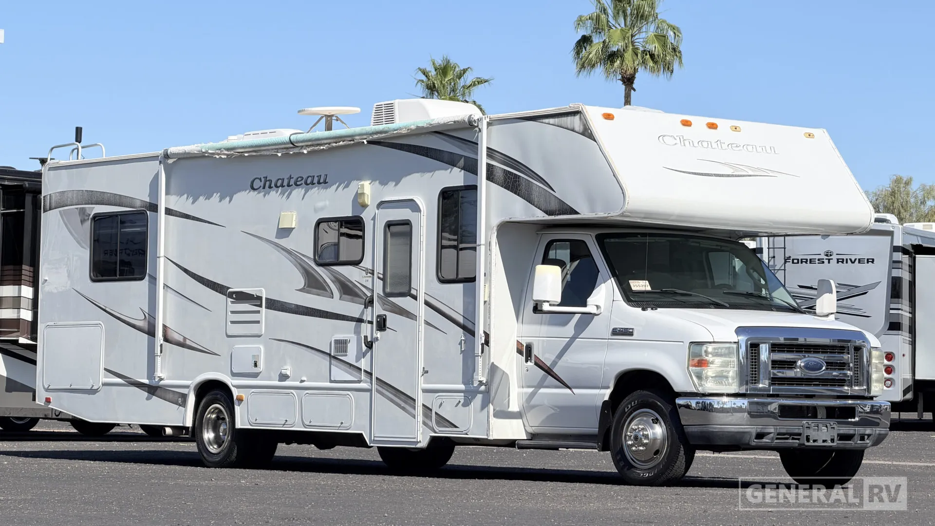 2011 Thor Motor Coach Chateau 31R - Photo 2