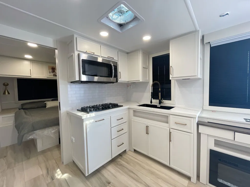 2026 Brinkley Model I 265, Photos photo 22