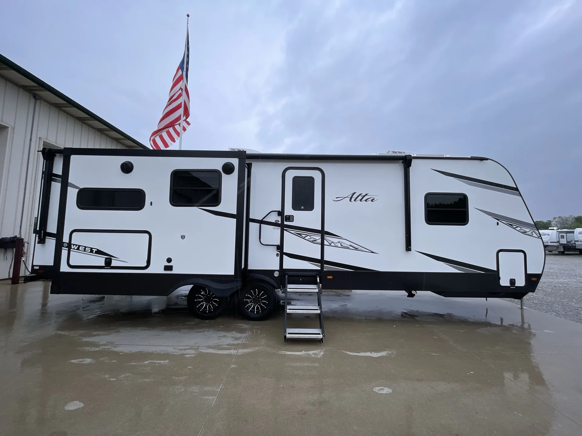 2024 East to West Alta 2810KIK — campside