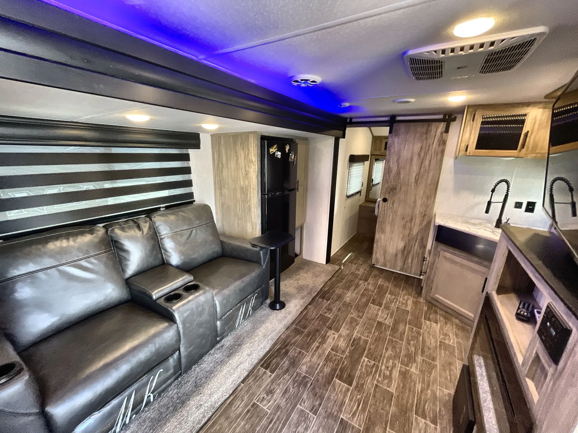 2022 Forest River Cherokee Alpha Wolf 22SW-L — living area main