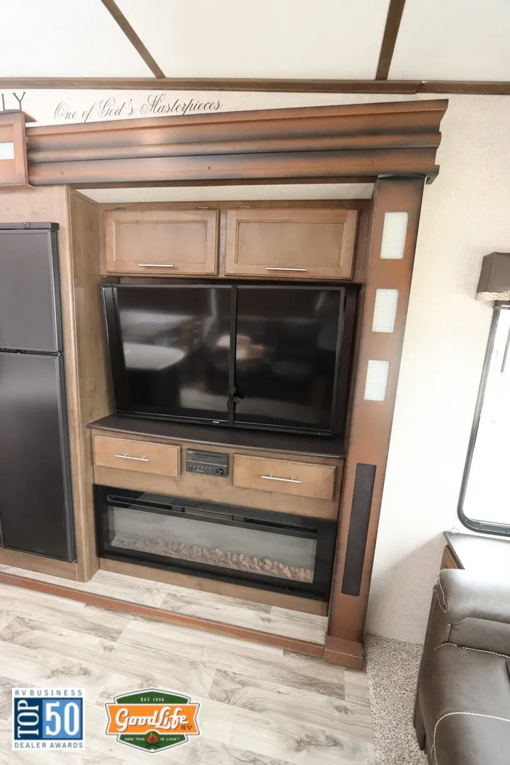 2018 Keystone Cougar 310RLS - Photo 4