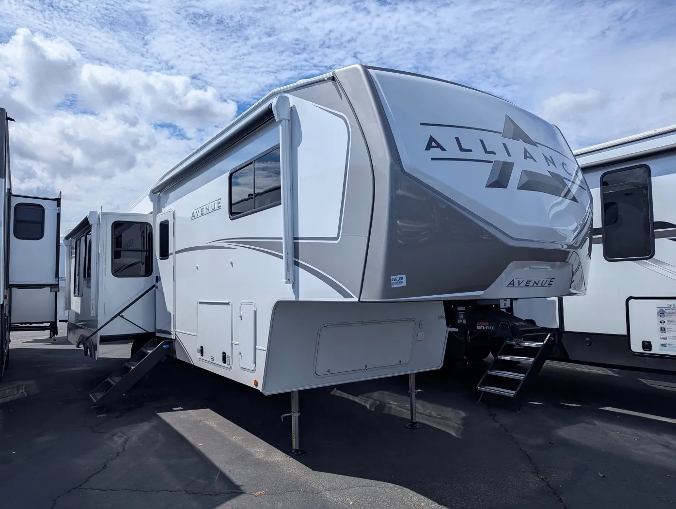 2026 Alliance RV Avenue 35RKS - Photo 2