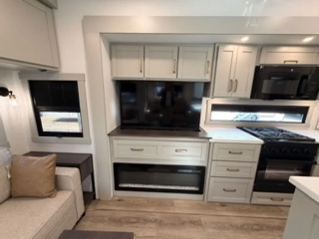 2026 Brinkley Model Z 3600, Photos photo 9