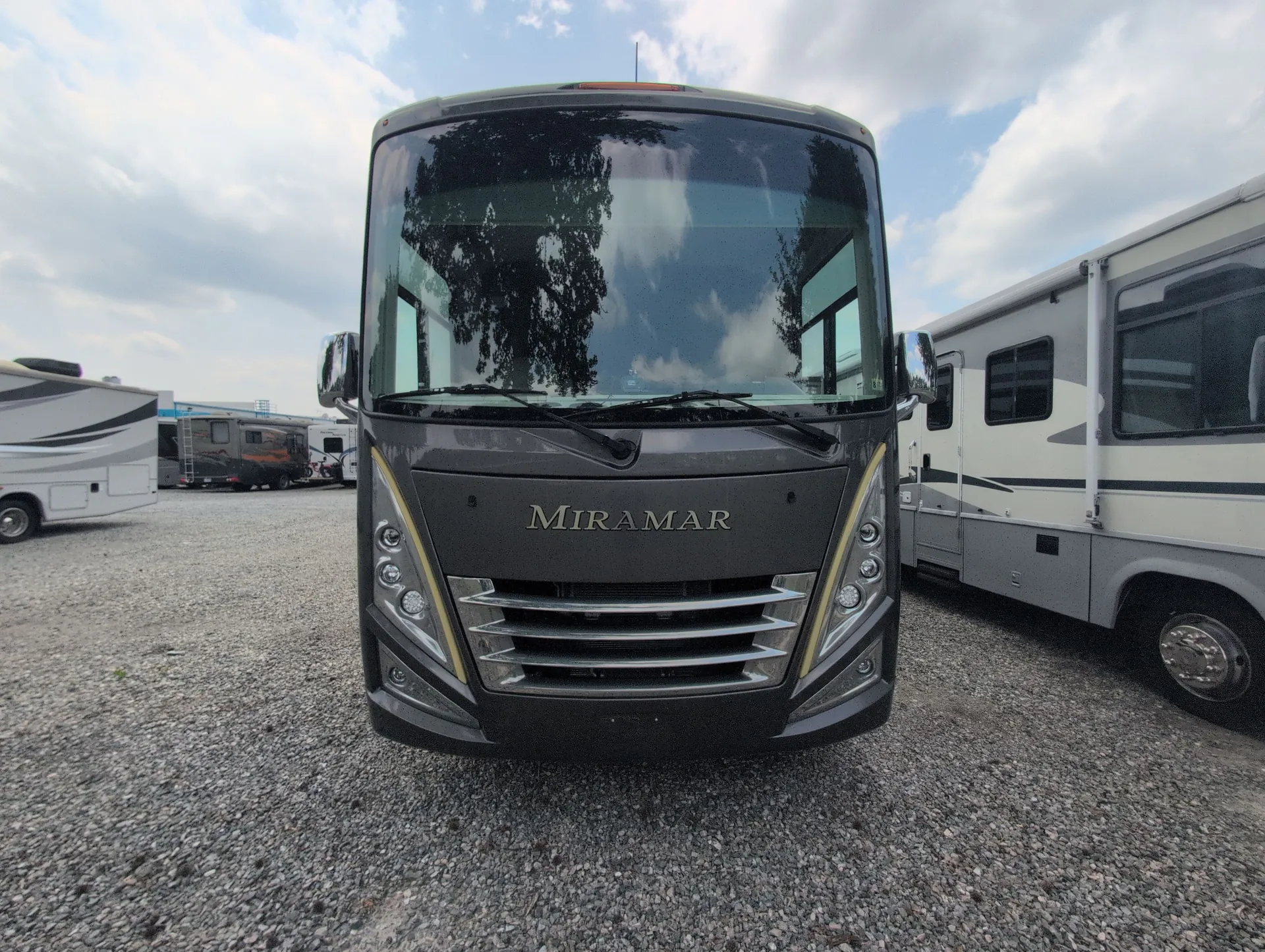 2023 Thor Motor Coach Miramar 34.6 - Photo 3