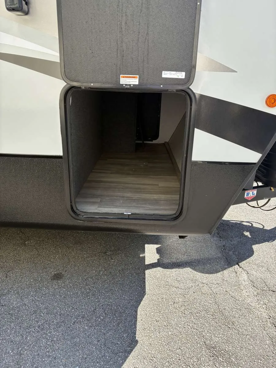 2022 Winnebago Voyage 3235RL - Photo 4