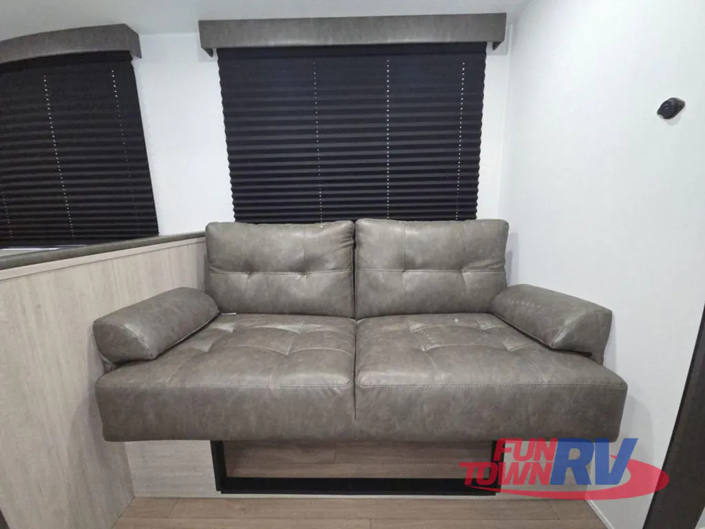 2027 East to West Della Terra 280BH, Photos photo 18