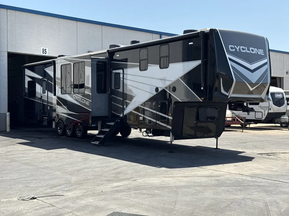 2024 Heartland Cyclone CY 4118 - Photo 2