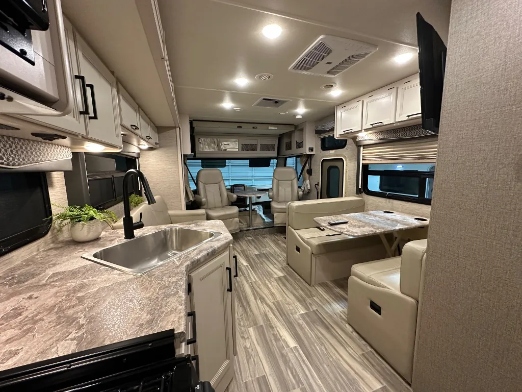 2021 Thor Motor Coach A.C.E 30.4 - Photo 4