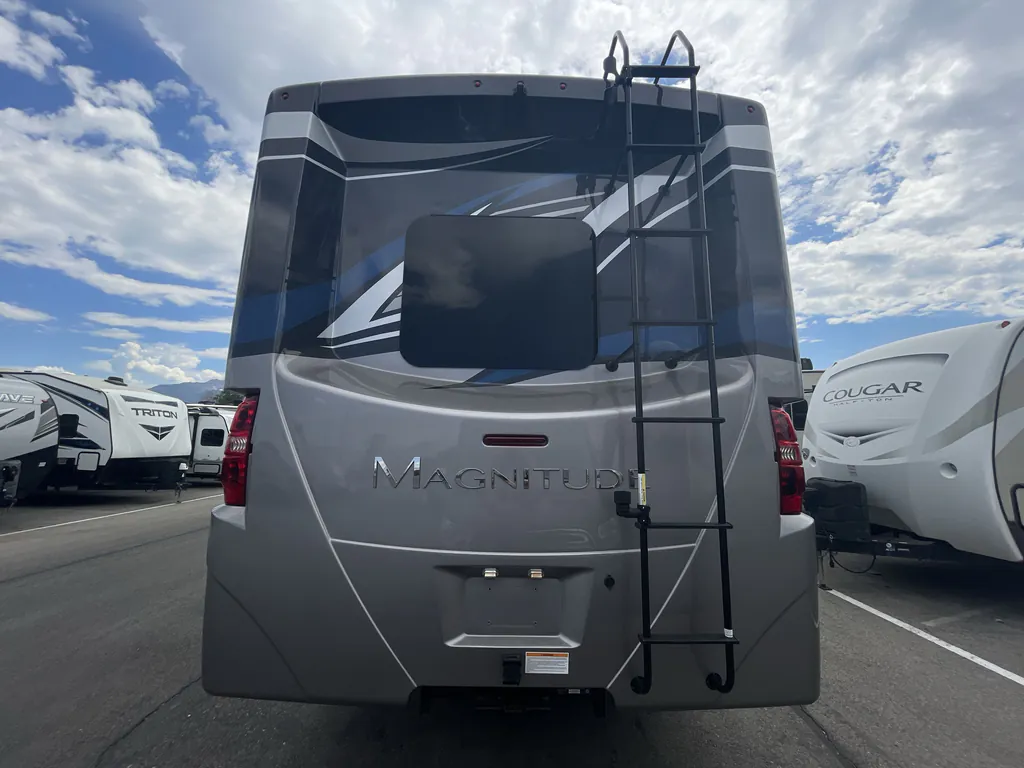 2022 Thor Motor Coach Magnitude RS36, Photos photo 7