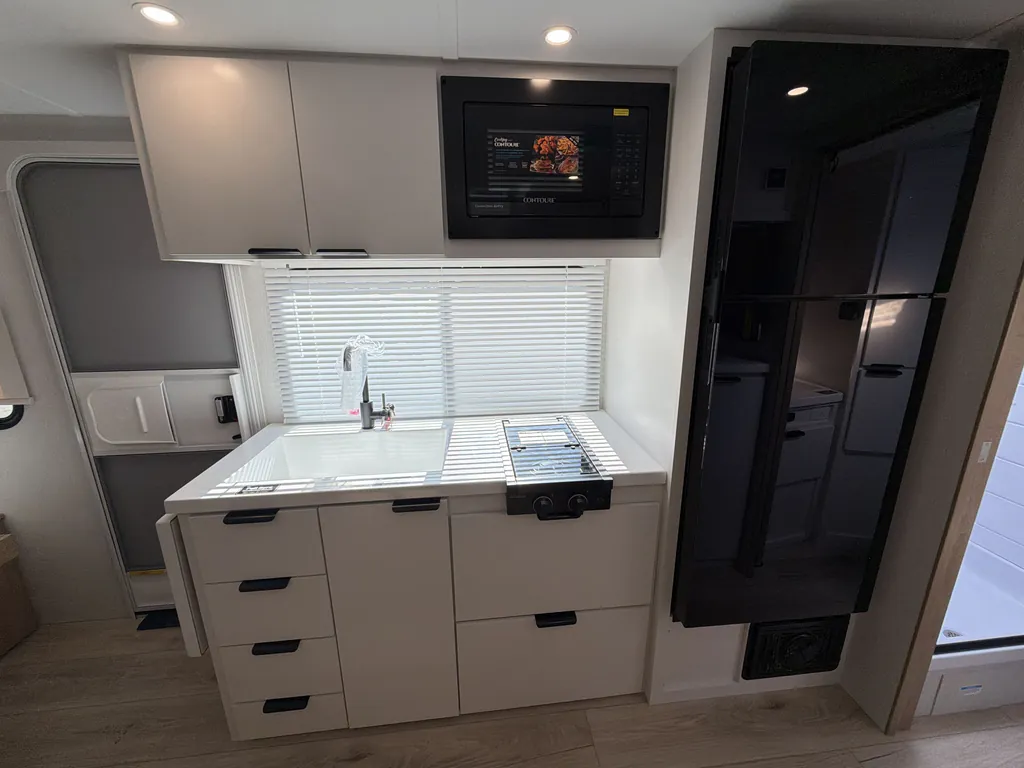 2027 Winnebago Micro Minnie 2108DS, Photos photo 4