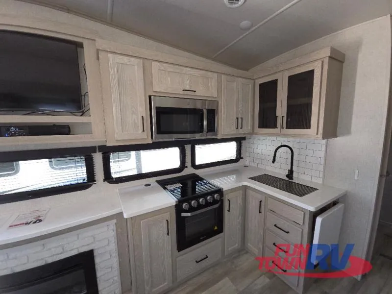 2023 Forest River RV Rockwood Signature 2891BH - Photo 2