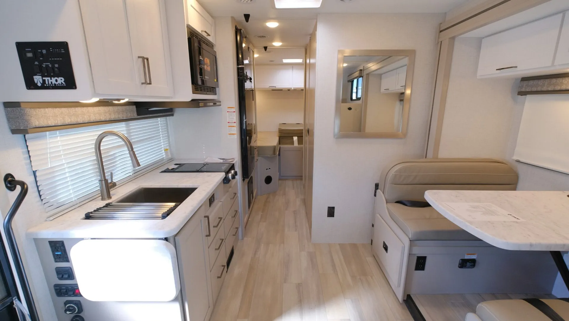 2026 Thor Motor Coach Pasadena SE SZ25 - Photo 3