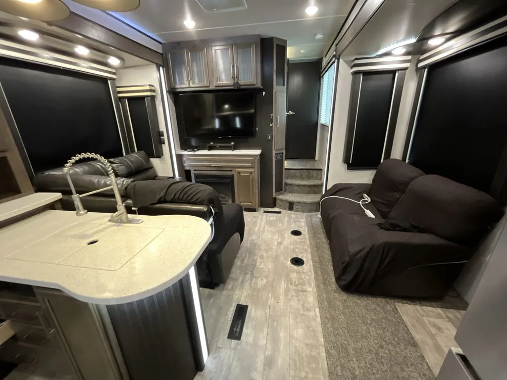 2018 Heartland Cyclone 3600 - Photo 4