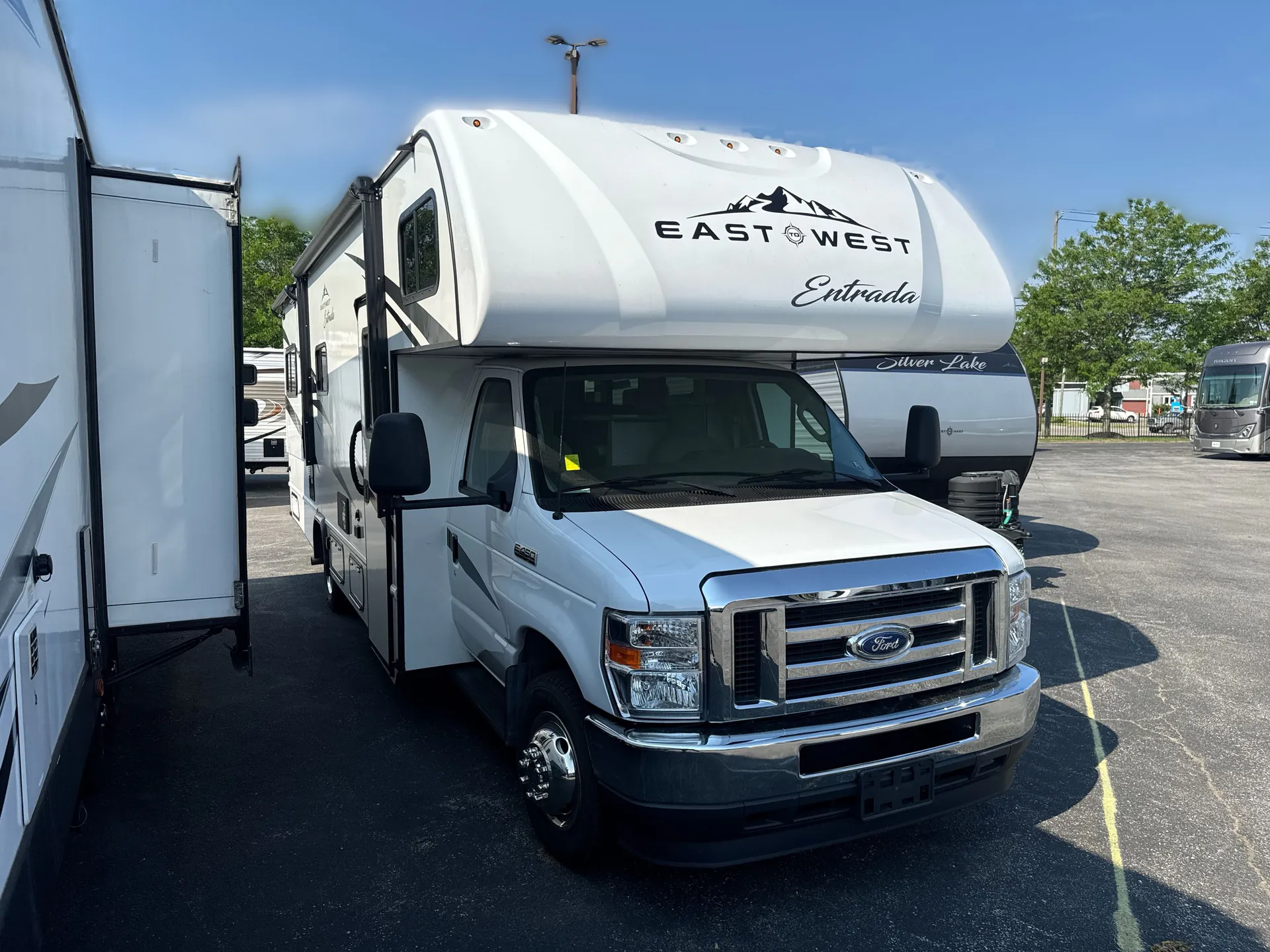 2024 East to West Entrada 2600DS - Photo 2