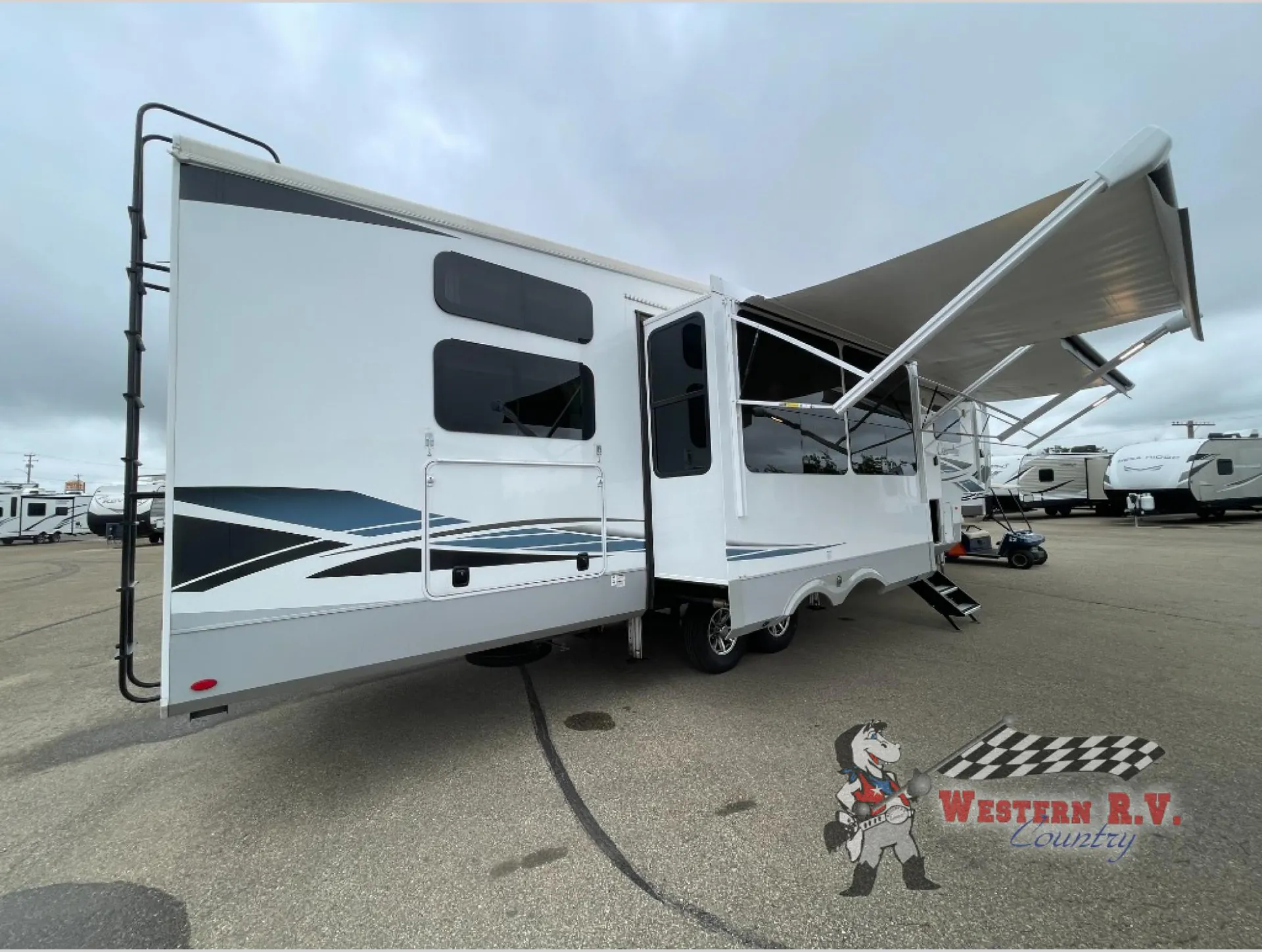 2023 Palomino Columbus 375BH dealer photo 7 from Western RV Country