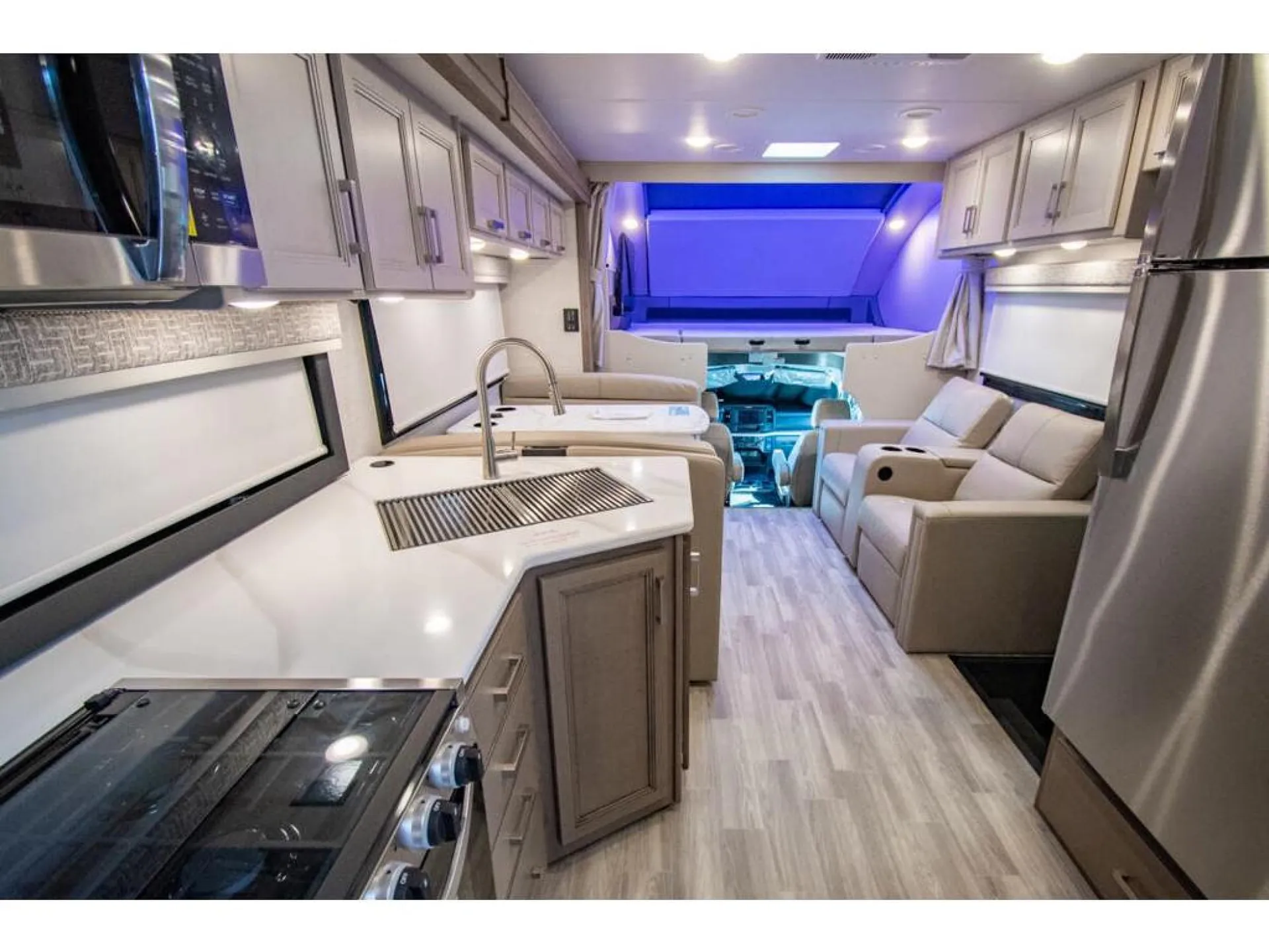 2026 Thor Motor Coach Omni L35 - Photo 3
