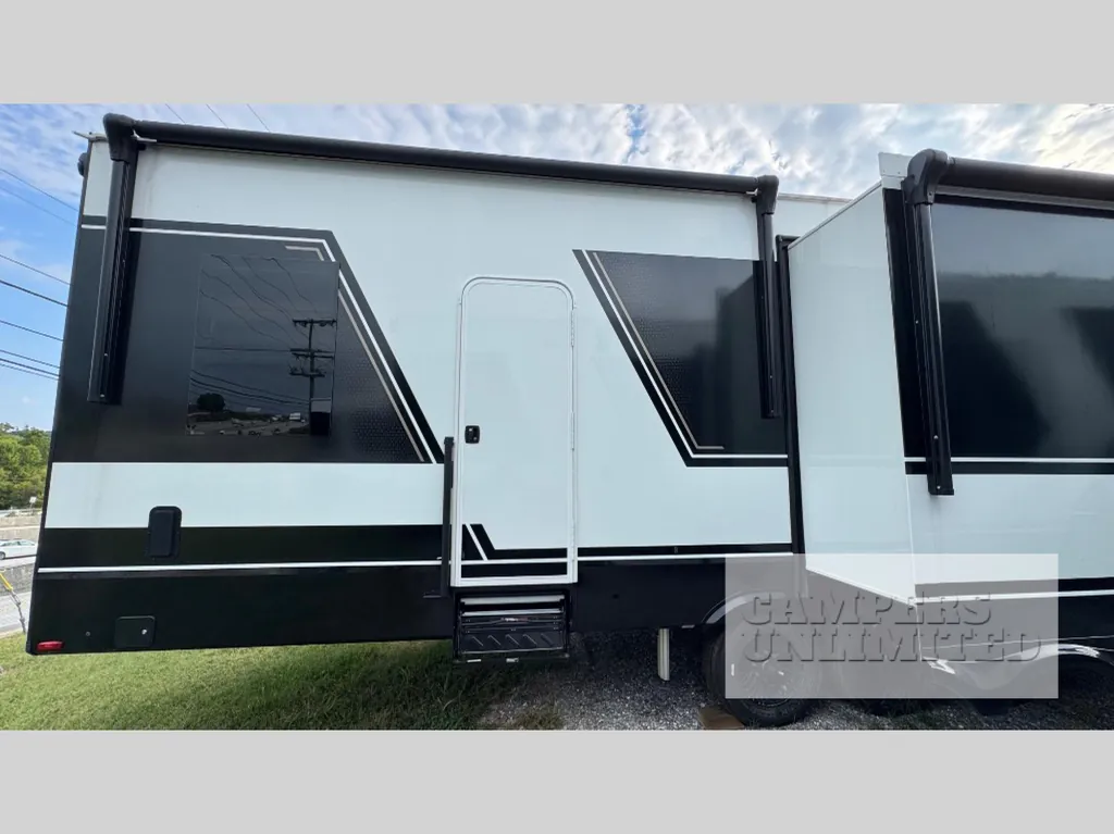 2026 Brinkley Model G 3950, Photos photo 6