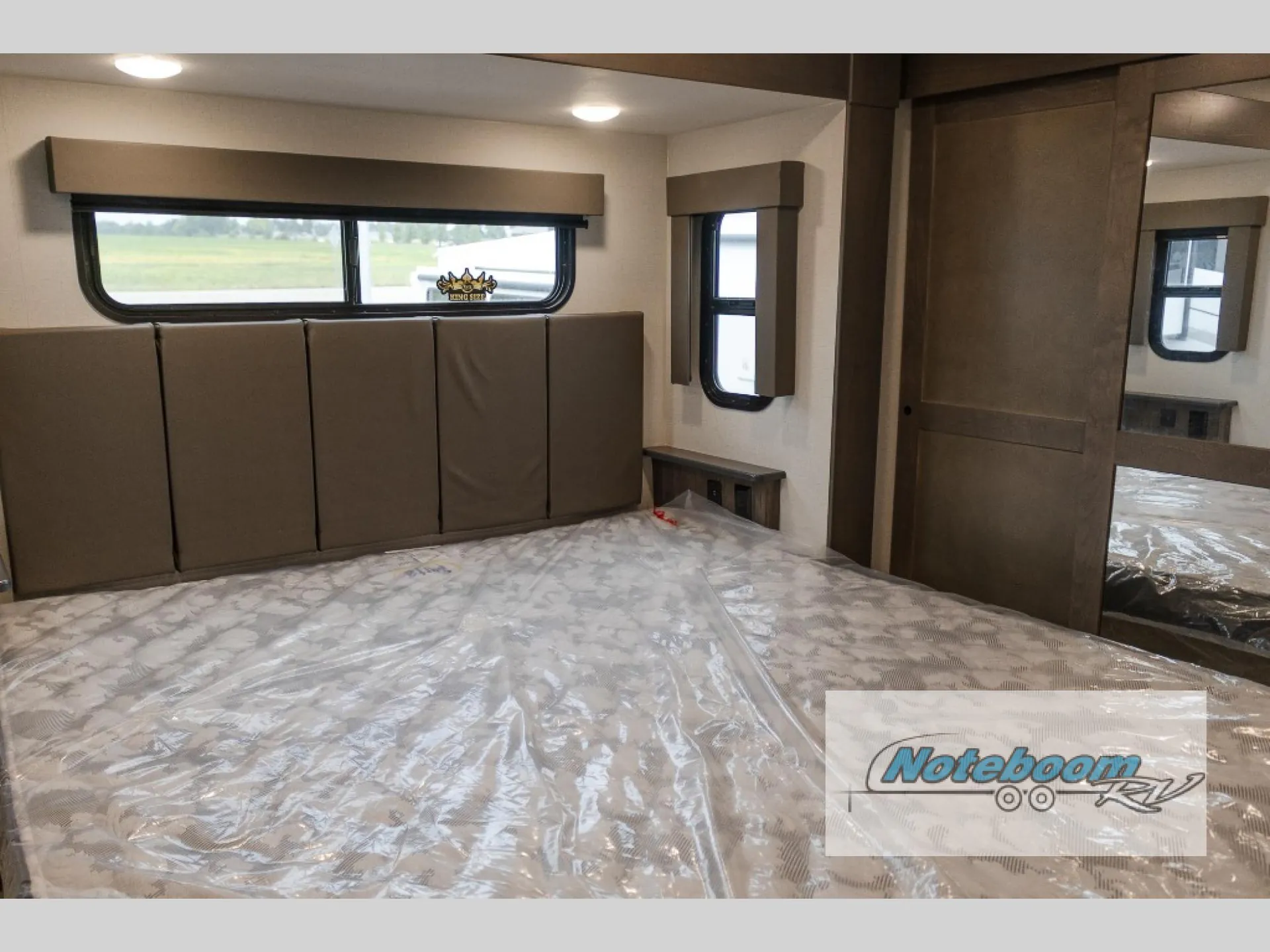 2023 Alliance RV Valor 37V13 - Photo 3