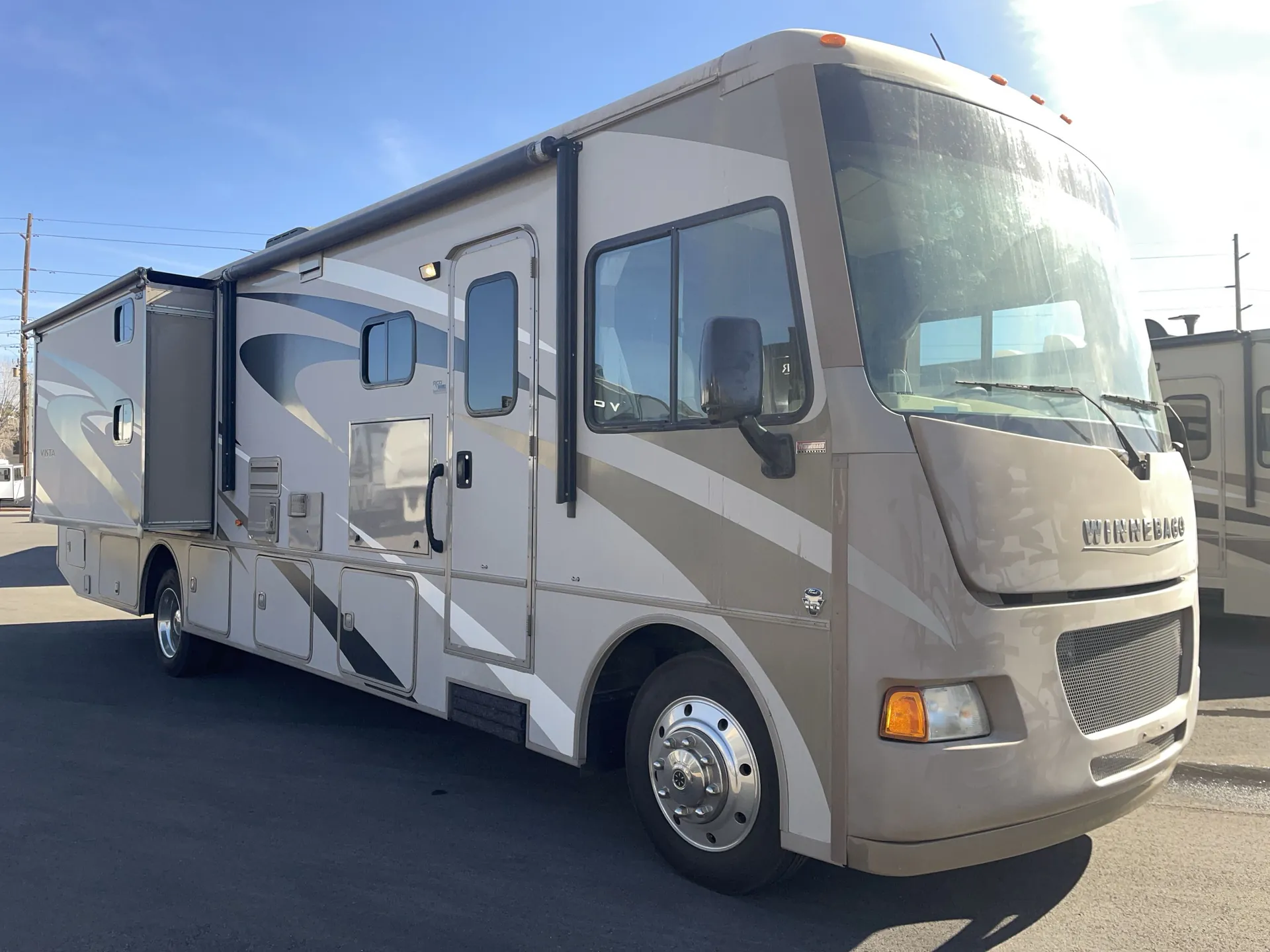 2014 Winnebago Vista 35B - Photo 2