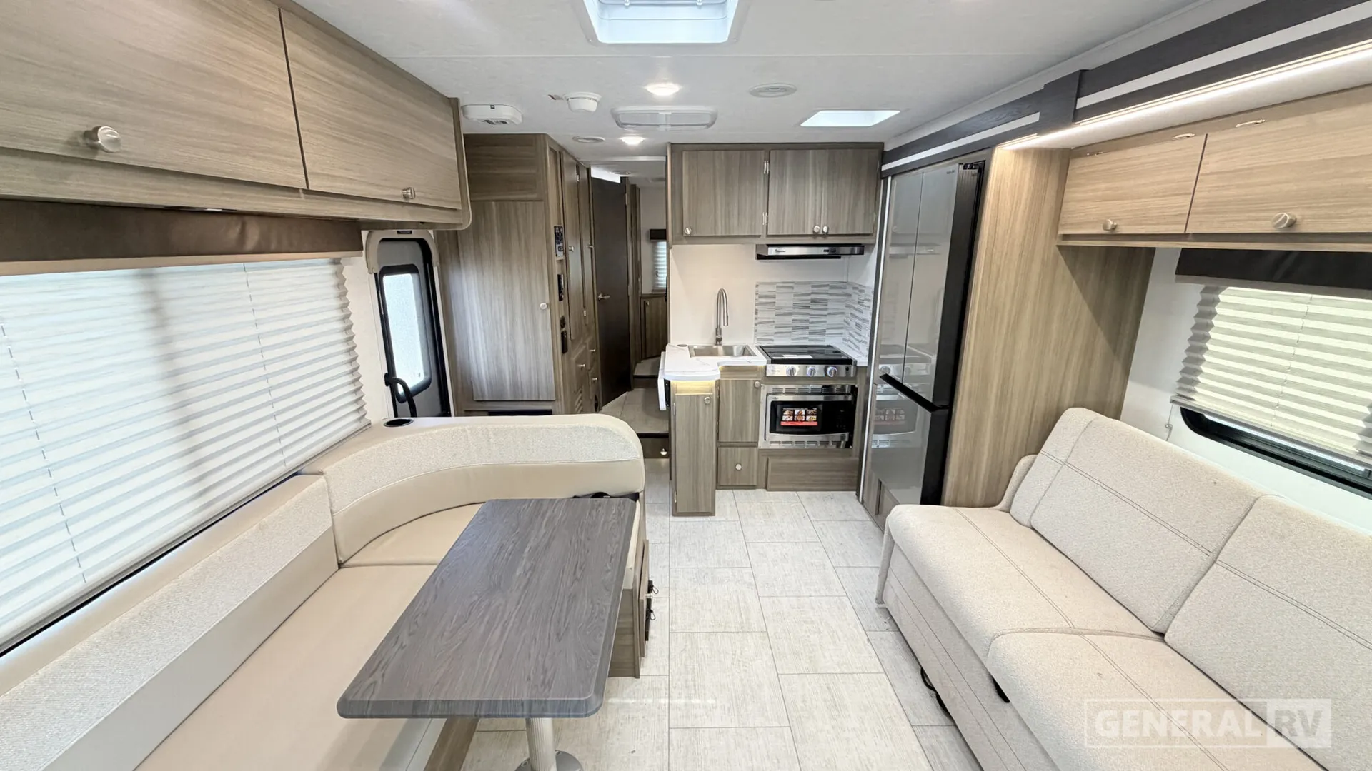 2026 Coachmen Freelander 26DS - Photo 3