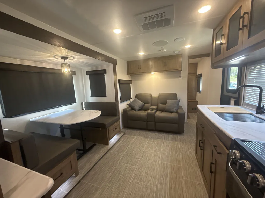 2025 Coachmen Freedom Express Ultra Lite 258BHS, Photos photo 3