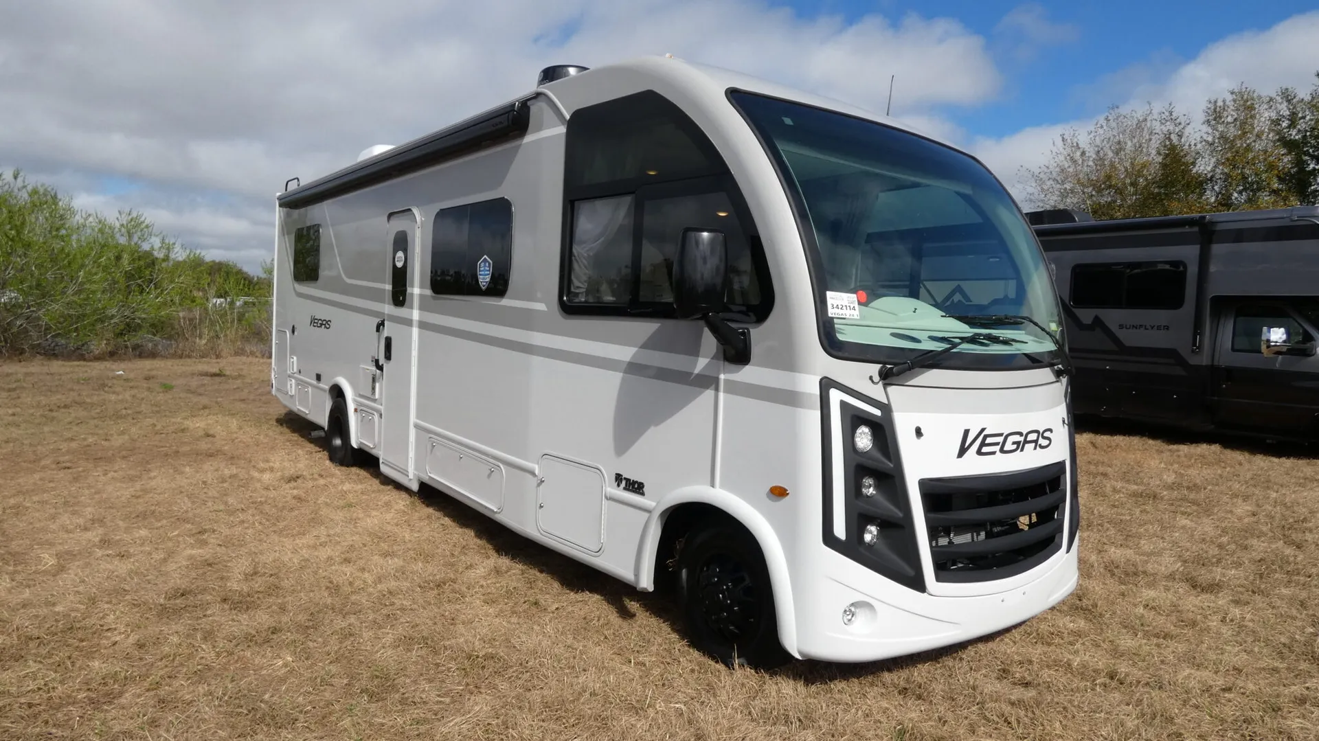 2026 Thor Motor Coach Vegas 281 - Photo 2