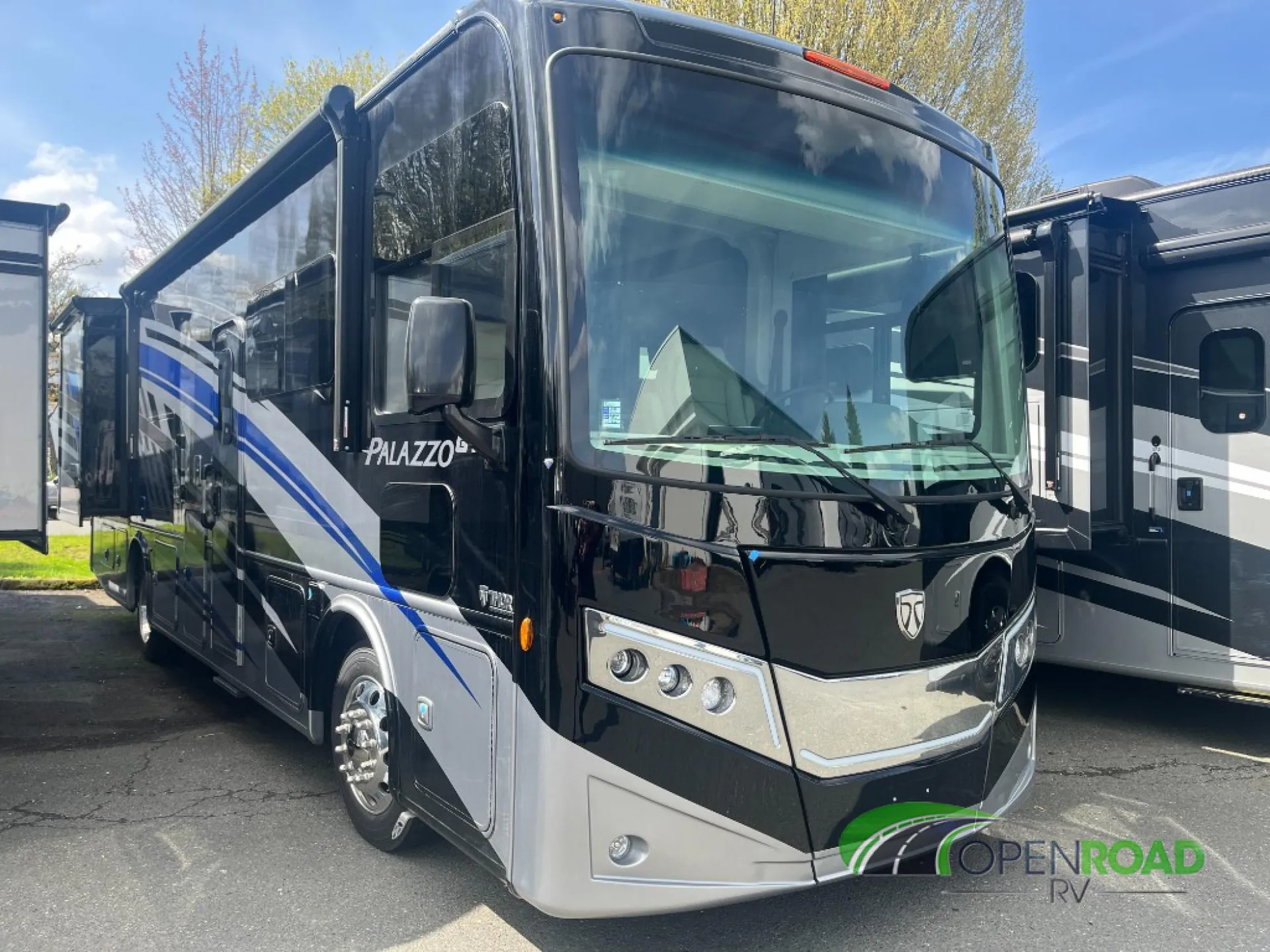 2025 Thor Motor Coach Palazzo GT 33.6 - Photo 2